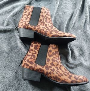 Leopard print heel boots (Size 10M)